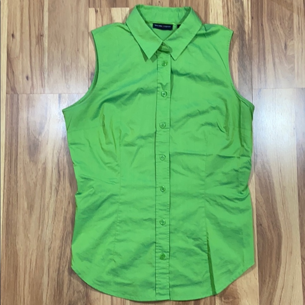 🔥🔥🔥New York & Company Best Button Up Green M